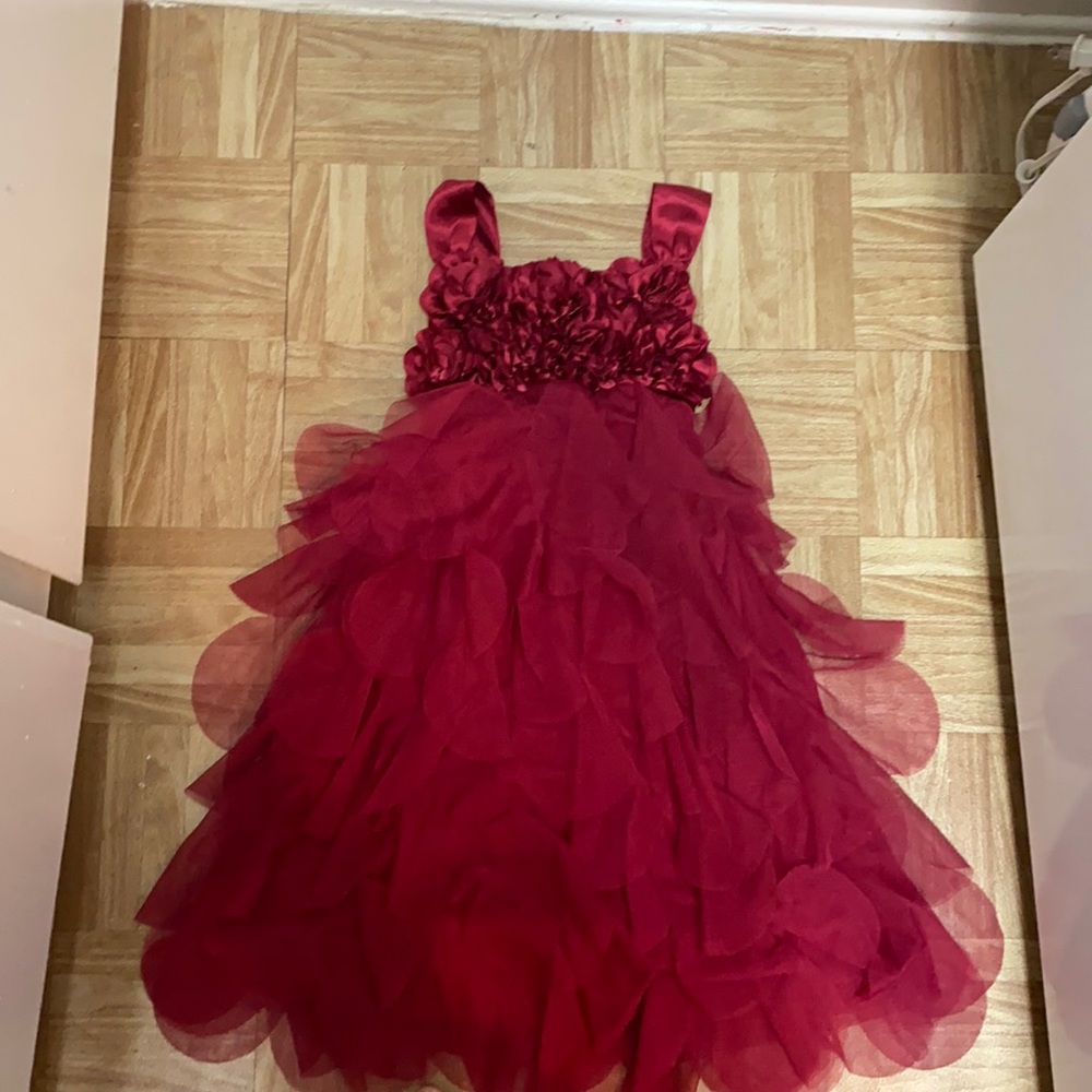 Very pretty dress in red for fancy